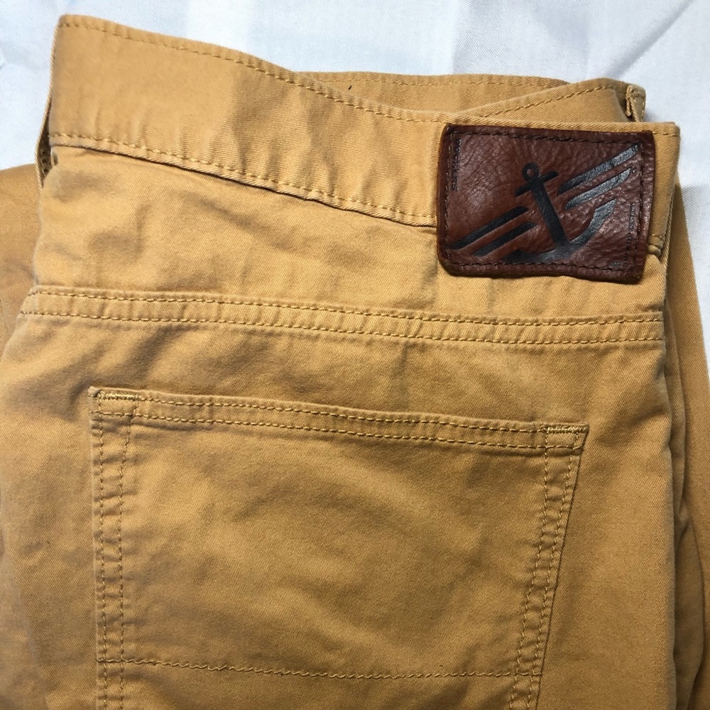 Dockers - Picture 3 of 5
